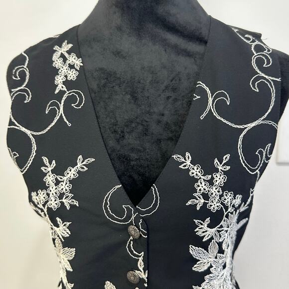 Vintage ICE Black Floral Embroidered Vest Medium Button Front Tie Back - Picture 4 of 13